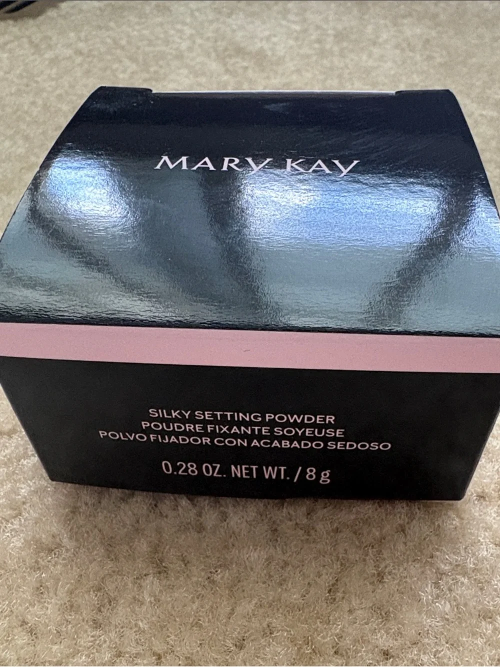 NIB Mary Kay Silky Setting Powder – LIGHT MEDIUM BEIGE MATTE